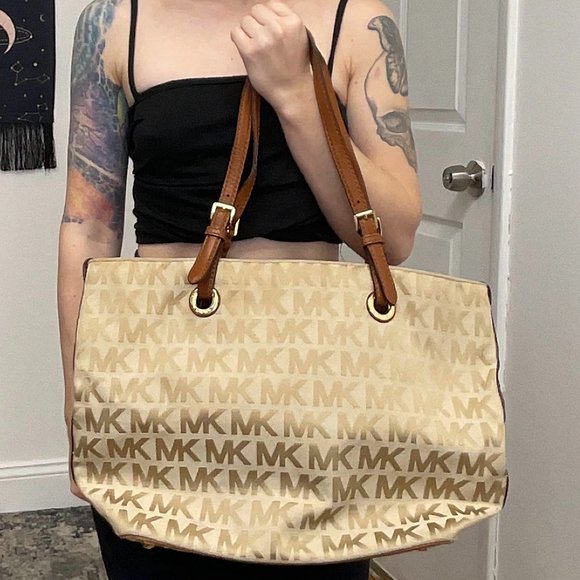 Michael Kors Handbags - Michael Kors Leather Shoulder Tote Handbag Purse Bag One Size Tan